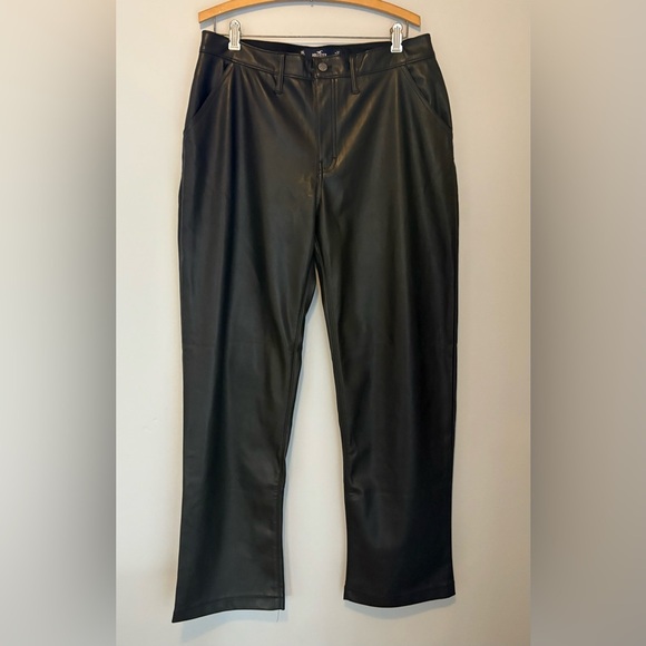 Hollister Ultra High Rise Black Faux Leather Straight Leg Pants Size 32 - Picture 1 of 7